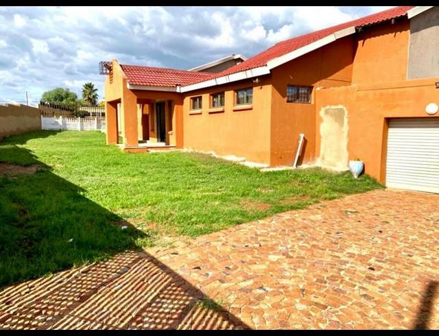 3 BEDROOM PROPERTY TO RENT IN LENASIA SOUTH